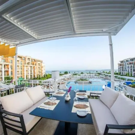 Premier On Seafront Appartement *