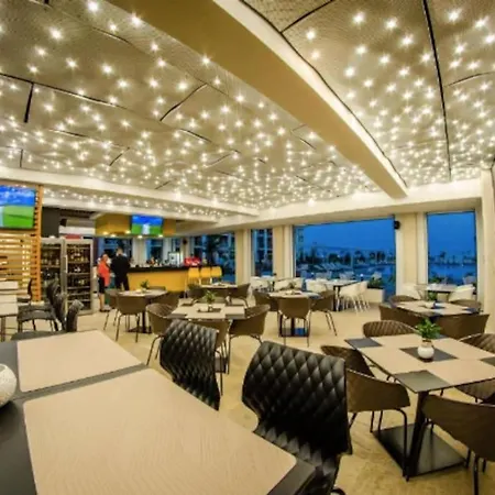 Premier On Seafront スヴェティ・ヴラス