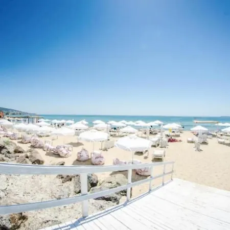 Premier On Seafront アパート *